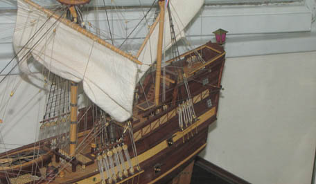 Mayf008LR.jpg (6975 bytes)
